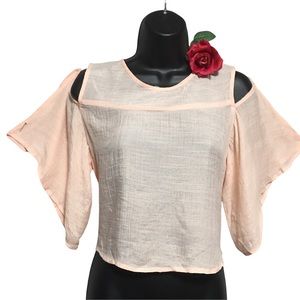 MARABELLE PEACH COLD SHOULDER CROPPED TOP. SZ MED.